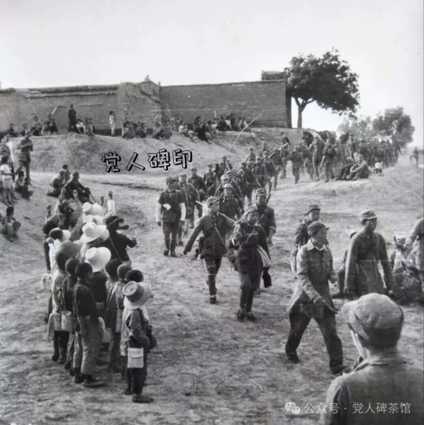 “共产党我们虽没有见过，但国民党好话说尽、坏事做绝，这种政府非垮台不可，我们再也不受他们的欺骗了。”没有比较就没有鉴别，温故而知新，前事不忘后事之师。