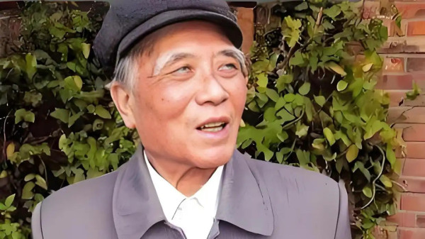 七十五年前的四月十一日,《人民日报》头版发表了《谁是最可爱的人》。作家魏巍由此名满天下,红杨树扎根革命,坚持斗争的一生也从此注定。