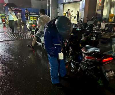 暴雨中的商战，外卖员的苦夏
