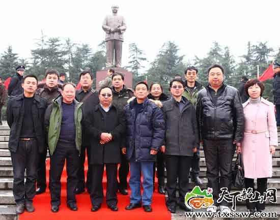 西藏山南党政代表团来到韶山，毛主席是西藏人民的大救星！