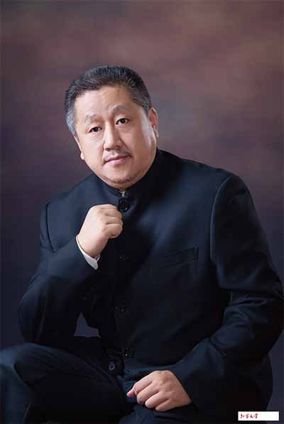 赵树理小说一个非常大的贡献是,他提出了“革命政权中有坏人”这个严肃的命题,这是许多作家没有指出的。反革命人士会认为:反正革命队伍里没好人;但如果站在革命的立场,怎么对待这个问题?在这个问题上,超前的赵树理,可能唯一的知音就是毛泽东。