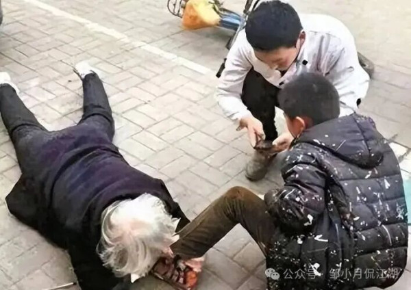 有不少公众号文章，经常喋喋不休地批判新中国前三十年的“贫穷”，什么“三分天灾七分人祸”，什么“干好干差一个样”，什么“贫穷不是社会主义”云云。