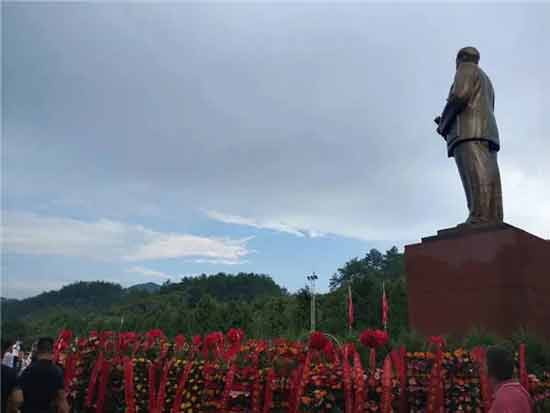 毛主席在2020年的十大热点事件，他真的回来了：纪念毛主席诞辰127周年