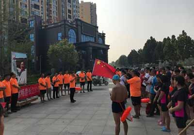 滑县人民隆重纪念伟大领袖毛主席畅游长江53周年
