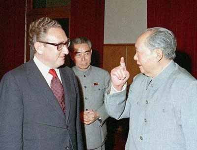 透过美国强大的外表看到它虚弱的本质，原则问题决不让步，不急于和美国达成协议——这这是毛主席留给后人重要的外交经验与遗产，认真体会这些宝贵的外交经验，并用来指导中美贸易谈判，就不会被美国牵着鼻子走，就能够最大限度维护中国的利益的。