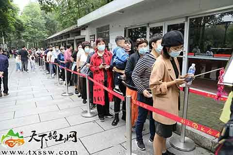 “十一”长假第二天 韶山迎来游客高峰