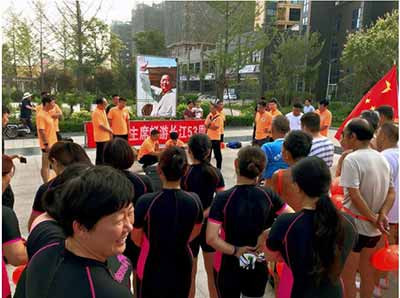 滑县人民隆重纪念伟大领袖毛主席畅游长江53周年