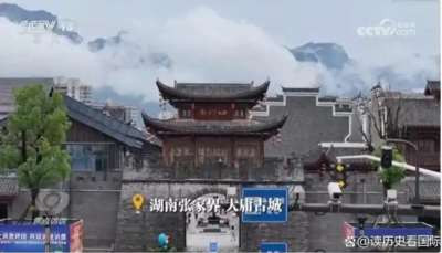 2026年文旅市场冰火两重天：一边是游客为特色体验豪掷千金，一边是数百亿网红地标靠停车费续命。同质化仿古建筑、空心化运营模式正被市场抛弃，唯有沉浸式体验与文化灵魂才能存活。