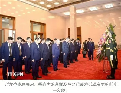 因为毛主席不仅是中国人民心目中最伟大的人民领袖和革命导师,也是一切反抗剥削压迫、反抗不平等秩序、追求进步、追求解放的世界人民心目中最伟大的人民领袖和革命导师,哪怕毛主席离开我们已经将近半个世纪了。