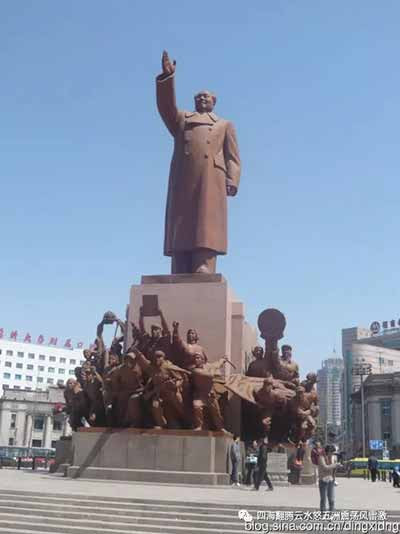 市场经济是不可行的,最终是必须让位于计划经济的,让位于全体人民共同做主、做人(共同掌握生产资料)的社会经济形态的。