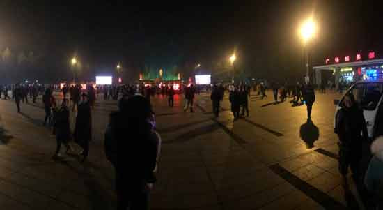 0点,沸腾的韶山,激动的人群,毛主席诞辰127周年再次见证滚滚红潮!