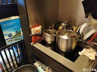 香港总体上这么富裕,民生问题却如此尖锐,最大的原因是它过于极端的资本主义制度造成的。