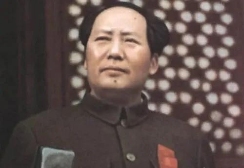 谈主席，不能忘掉他无产阶级革命家的身份；谈主席的思想，则不能忘记了它的阶级锋芒。