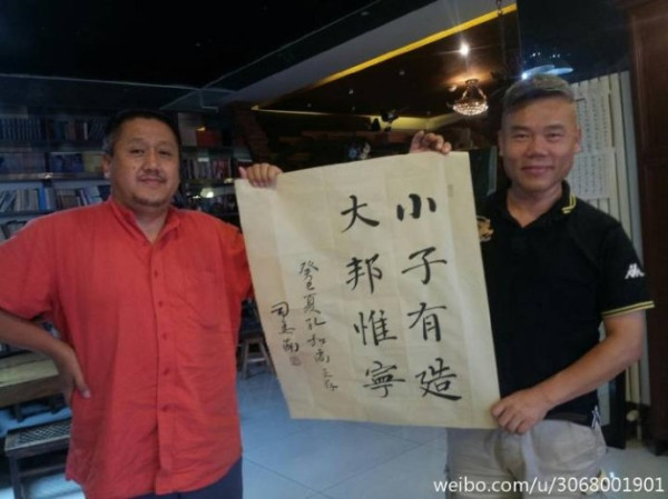 第一，我们自己就是健康力量，不要幻想他人。第二，对其他力量要理性观察，最大限度地团结宽容，集中力量打击极端主义卖国贼和带路党。