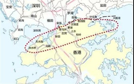 报告称，香港将在面积达300平方公里的都会区新建住房92万套，满足容纳250万人的住房需求，另外还要新建33万套公租房，给低收入人群解决住房问题。