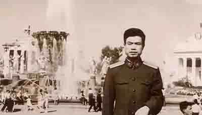 他以自己的行动告诉人们，人生的价值不在于索取，而在于奉献;个人的荣光，唯有与国家相连，才能永恒。
