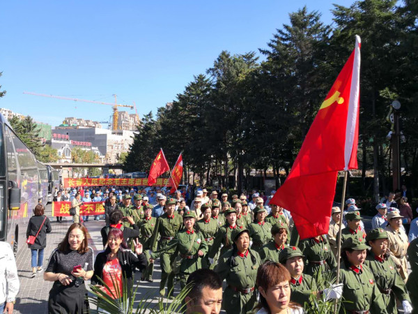 长春市各界人民群众隆重纪念毛主席逝世42周年