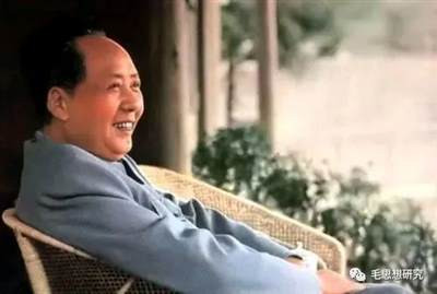 公者千古,私者一时。历史会证明也一直在证明——毛主席是目光长远、清白、正确、伟大的世界无产阶级和一切反压迫人们的伟大导师!