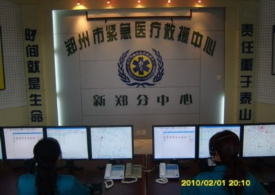 当人与人的关系被商品交换关系所掩盖,不仅是企业主与雇佣劳动者成了对立关系,劳动者与劳动者之间也成了竞争关系,单纯的道德说教又岂能堵住一个又一个制度漏洞呢?这就是我们在今天已经见不到“为了61个阶级兄弟”那样的场景的根本原因,也是私有制发展的必然结果。