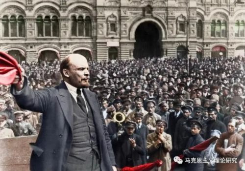 十月革命胜利后,根据苏维埃俄国面临的国际国内形势和任务,列宁对世界革命的观点、主张、理论,对西方、东方革命运动的态度等呈现出明显不同的三个阶段。列宁有关世界革命主张的发展演进,在实践上保证了俄国苏维埃政权的稳定和巩固,在理论上丰富和发展了马克思主义世界革命理论,并开始将东方各民族纳入世界历史发展进程之中。可以说,列宁世界革命理论的发展演进是十月革命后列宁思想发展的基本主线,也是研究列宁思想的最佳切