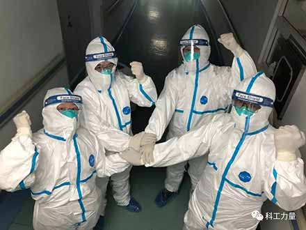 我个人一直有个观点，就是国家需要两支部队，一支是维护国土安全的解放军，一支是维护生命健康的公立医院白衣战士。这次疫情过后，深化医改要真正把公立医院办好，用制度托起白衣天使的翅膀。