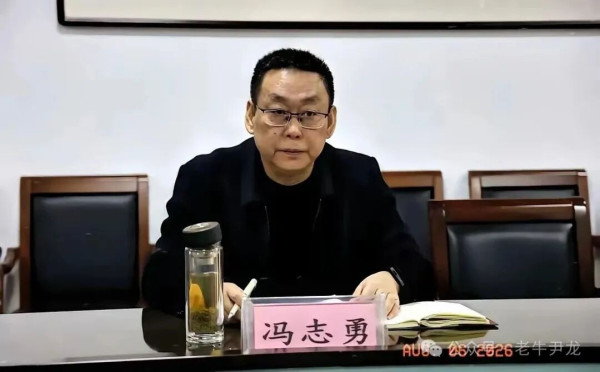 邯郸、杭州两起风波中显现的“中间人”现象，撕开了官商圈子的丑陋底色：少数人主动充当勾兑纽带，不惜牺牲他人的人身安全与人格尊严，博取好感、谋求私利，此类行径性质卑劣、危害突出，为人民群众深恶痛绝。