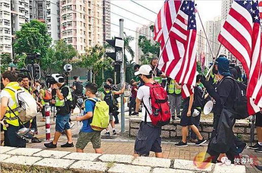 香港改中式步操开启去殖化，法官头上的方便面何时能扔了？