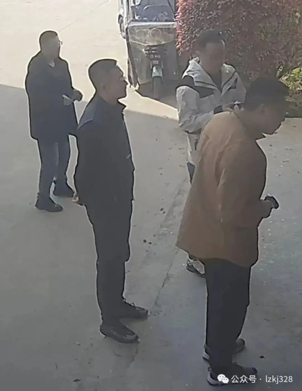 这不是执法,这是劫持。这是执法犯法,这是公器私用,这是真正的寻衅滋事渎职犯罪!这些问题不回答清楚,下一次,类似的场景还会发生。