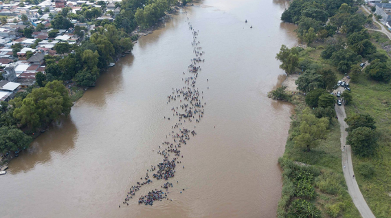 拜登登基前夜，难民大军集结中，即将兵临城下