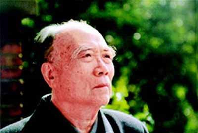 我们要丢掉幻想,勇敢地站在革命的共和国的山巅之上!只要我们的地球不会倒转!革命的事业就永远不会熄灭!全世界无产者联合起来!只要拥有民众的大联合,就拥有了改变世界的伟力!我们要大声喊出我们的宣言:继续革命,永不投降!