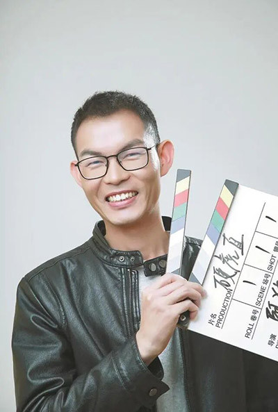 历史终将证明：与人民站在一起的，会被人民高高举起；与人民为敌的，会被人民踏在脚下！这个命题，毛主席曾经证明过，现在，该轮到我们了！