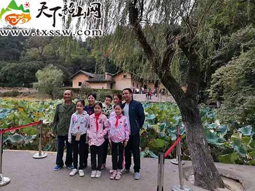 十一期间，近30万人赴韶山参观