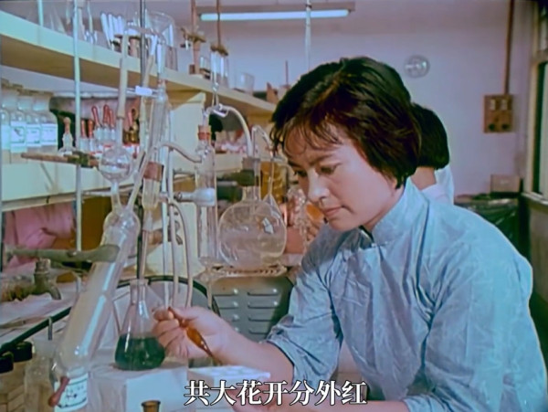 满山的松树青又青啰哦，满山的翠竹根连根啰：郭兰英和吕文科高亢明亮的声音响彻山谷，这是哪部电影插曲？