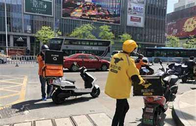 工厂月薪7500招不到人，外卖员月入五六千却挤破头