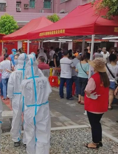 关健时刻，还是要听国家的，听政府的，而不是听某些“公知”借机蛊惑人心。全国一盘棋，执行“动态清零”的信念不能改变，至少现在不能改变。
