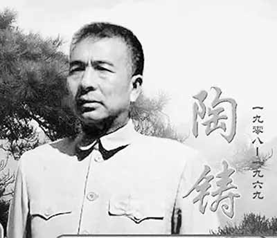 郭建波同志根据现已公开的文献资料,以无产阶级专政下继续革命的理论为指导,梳理了全面夺权阶段反右纠“左”斗争中的若干重大事件,将其归纳为“在反右纠‘左’中将文革推向前进(上)(下)”两部分,还对其中的一些事件进行了详细的阐述和分析。