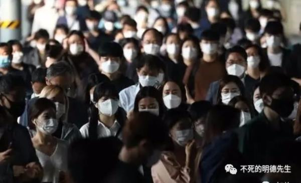 国企不敢惹,大民企不能惹,于是就逮住小企业主狠狠欺负。说是罚款,他们的目的又不为规范市场,说他们是“抢劫”,他们又手握国家赋予的执法权。