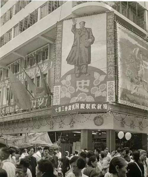 【振奋】香港纪念毛主席诞辰128周年，这里也有过红色的海洋！