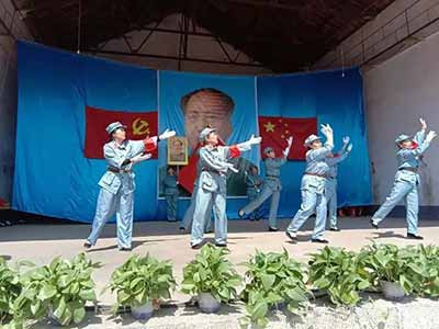 “开天辟地千秋歌颂伟人”——河北涉县南庄大剧场举行纪念毛主席逝世43周年文艺演出