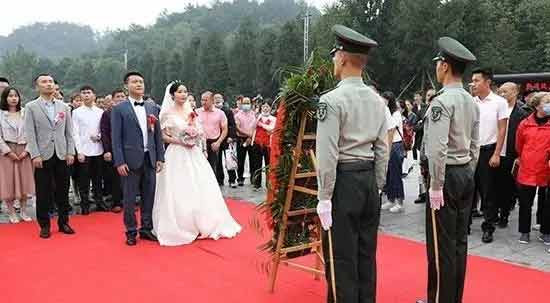 近十万人奔赴韶山与毛主席共度国庆,年轻面孔越来越多!