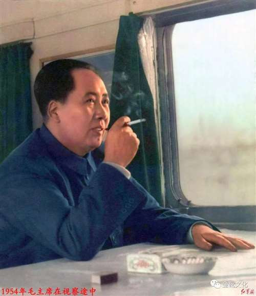 推进健康中国建设,是党对人民的郑重承诺,无论经济发展到什么时候,都要毫不动摇地把公益性写在卫生事业的旗帜上,