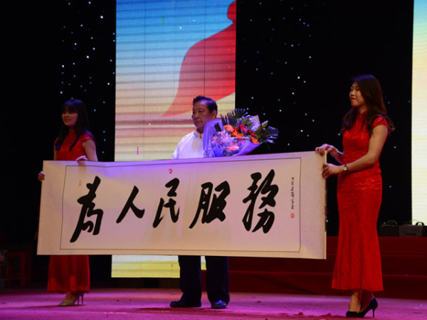 重温红色经典 唱响时代乐章——记古城保定大型群众性文艺汇演