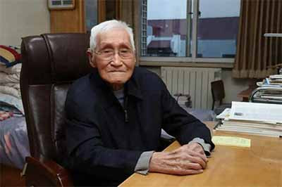 他是全球第一位惯性导航博士，101岁获“七一勋章”！