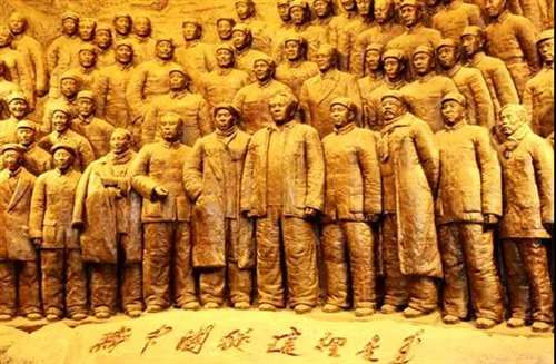 毛泽东的军事思想,其实就是一部彪炳史册、独步古今的毛泽东兵法,学懂弄通毛泽东兵法,不仅在军事领域,乃至在人类社会的诸多领域,都可以游刃有余、应对自如,战无不胜、攻无不克。