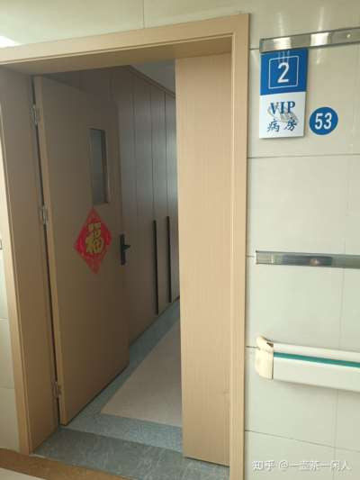 关于医院不择手段、唯利是图的问题,笔者有过诸多亲身体验,也发表过不少文章,基本观点有三:一是属于普遍现象,只是存在情节轻重之别;二是根源在国家医疗市场化改革之过,政府拨款有限,医保局拖欠经费,医院被迫自己赚钱养活自己;三是根本出路在政府恢复医疗卫生的公益性,实行全民免费医疗,回归为人民服务的正道。
