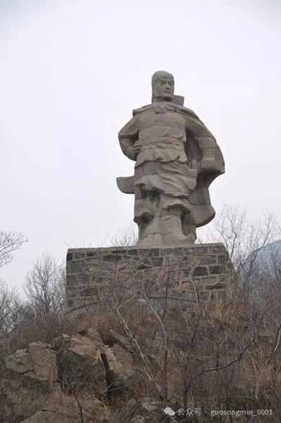 中国西部片的未来，从来不在镖客的刀鞘里，而在劳动者的脊梁之中。