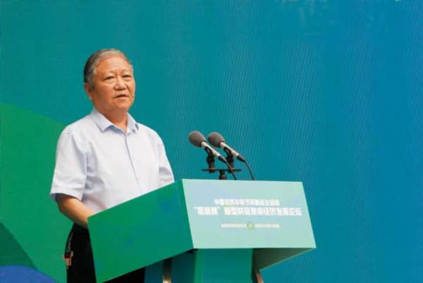 河南省南街村党委书记王宏斌参加“展新颜”新型村级集体经济发展论坛